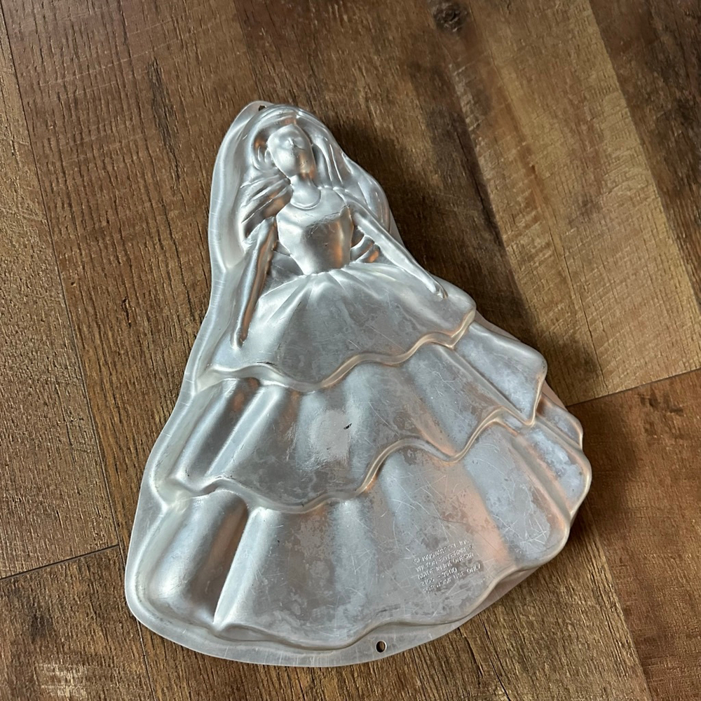 Wilton Silver Barbie 1995 special edition Doll Dress Cake Pan
